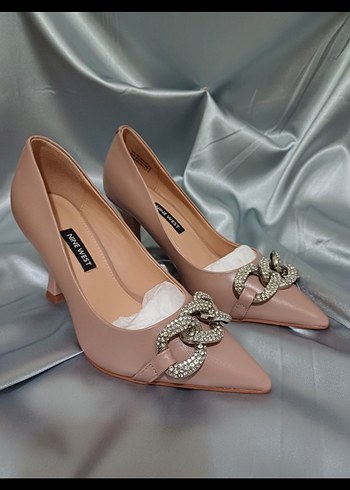 Bej Taşlı Tokalı Modern Klasik Stiletto
