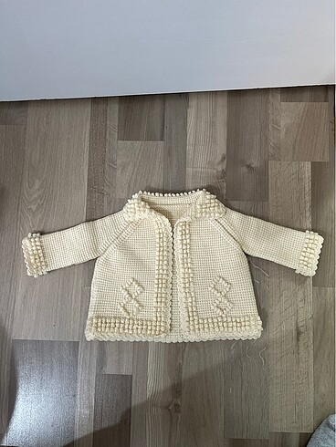 El örgüsü bebek ceket hiç giyilmedi
