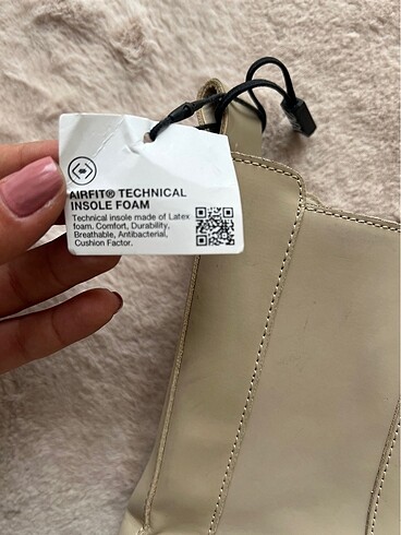 Zara Zara bot yeni etiketli
