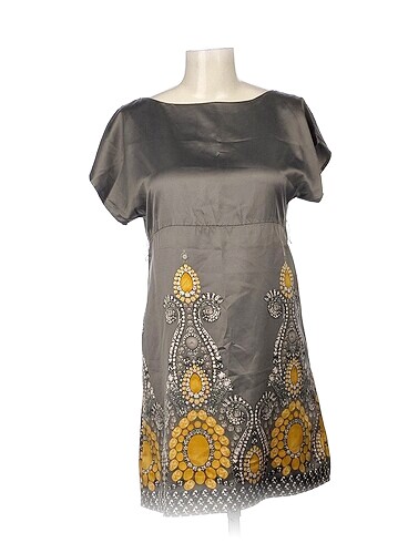 PreLoved Kısa Elbise %70 İndirimli.