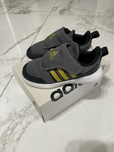 26 Beden Orjinal adidas çocuk spor ayakkabı