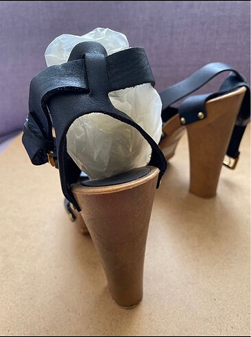 39 Beden Desa deri stiletto