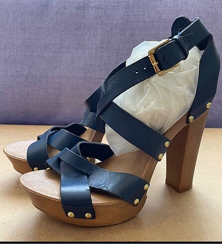 Desa Desa deri stiletto