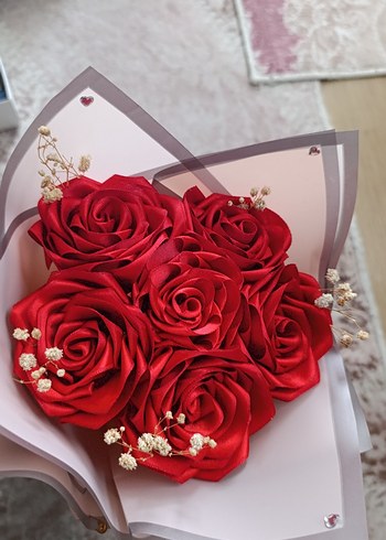 Saten kurdaleden kırmızı buket 6'lı
