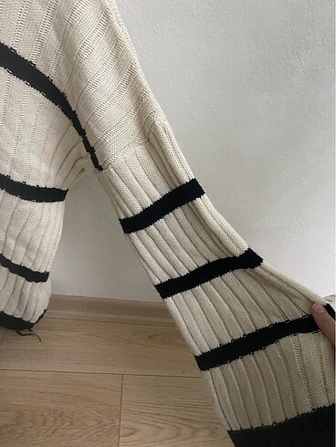 l Beden Zebra desenli boğazlı kazak