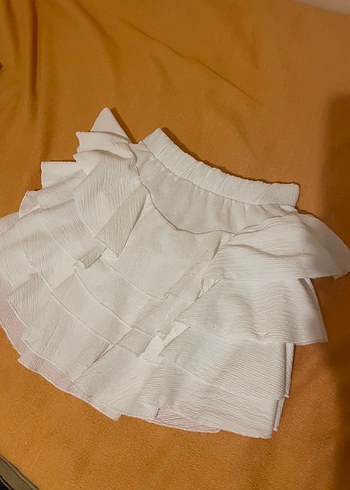 La Sarta Beyaz Keten Volanlı Mini Etek