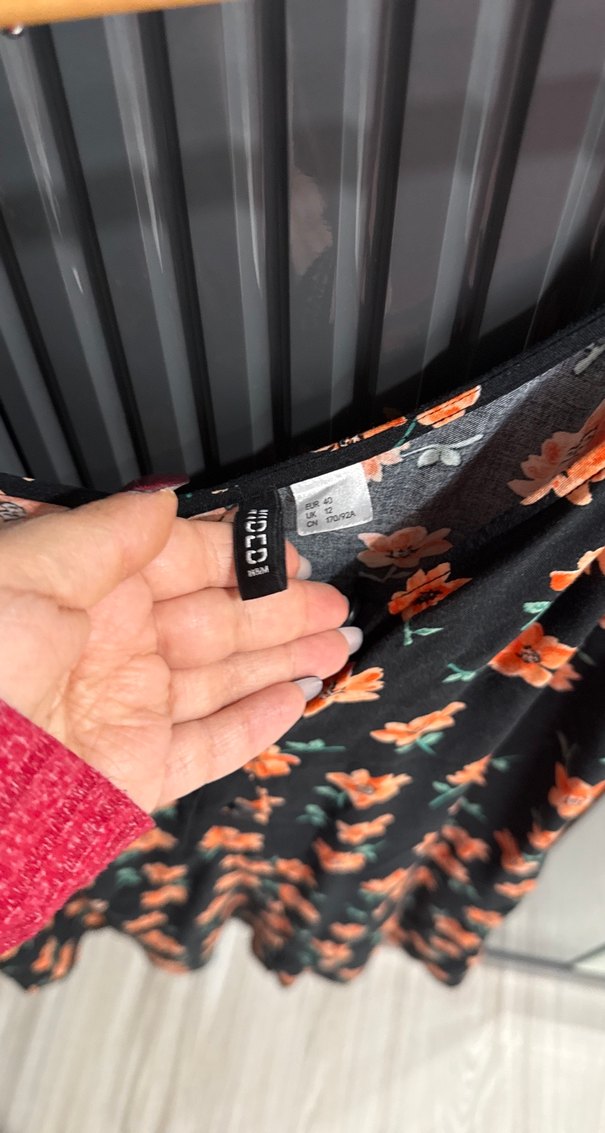 Çiçek Desenli V Yaka Midi Elbise - Görsel 3