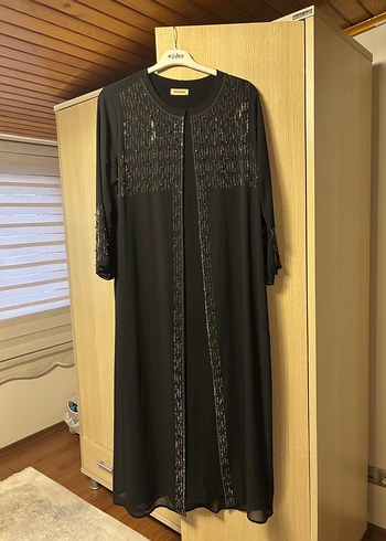 Siyah Nakışlı Şifon Uzun Kadın Elbise