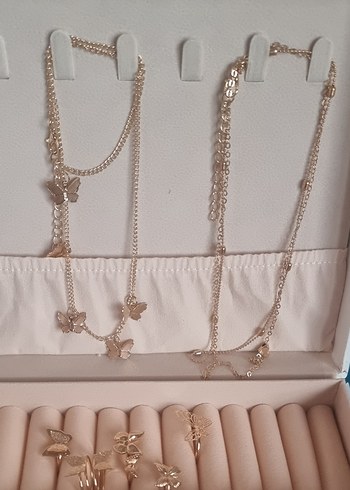 Zincir Detaylı Altın Renkli Midi Kadın Kolye ve yüzükler
