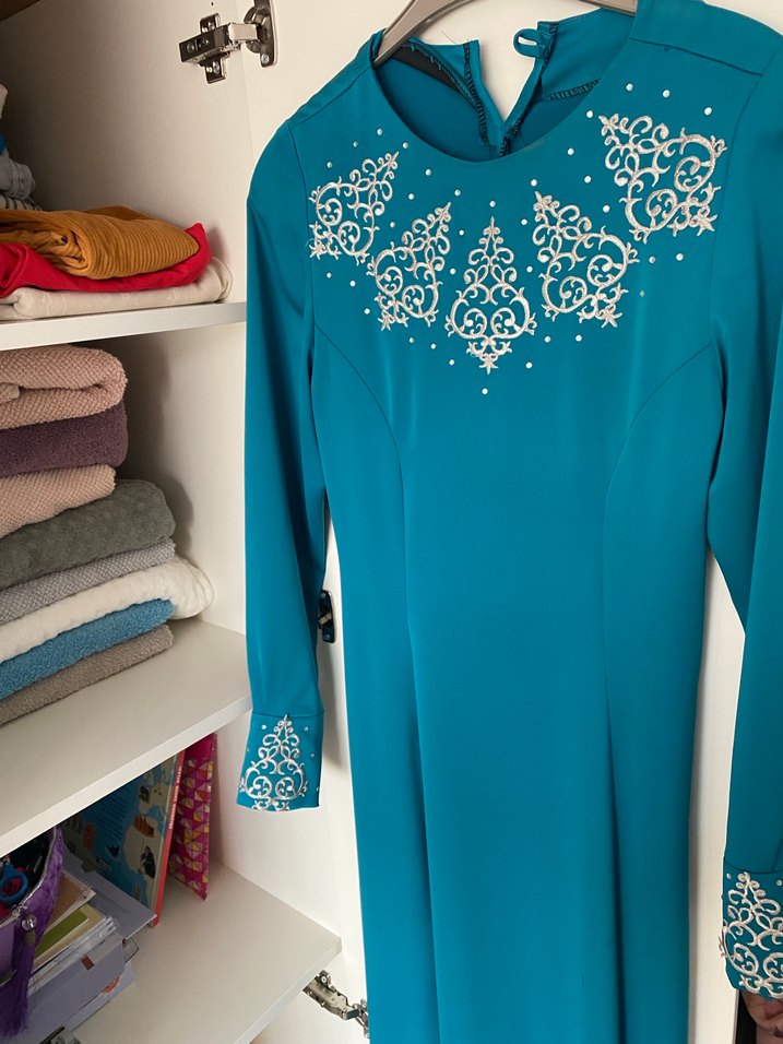 Uzun Turkuaz Nakışlı Boncuklu Tesettür Elbise - Görsel 2
