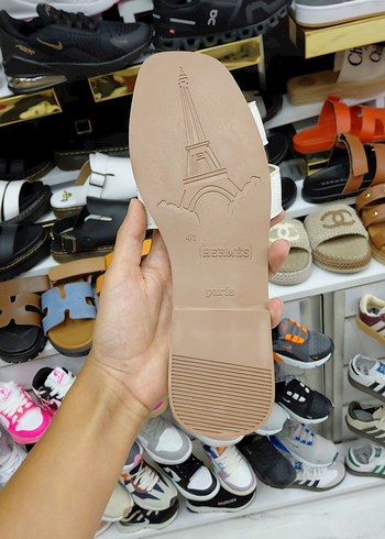 Beyaz Minimalist Yılan Desenli Topuklu Terlik - Görsel 5