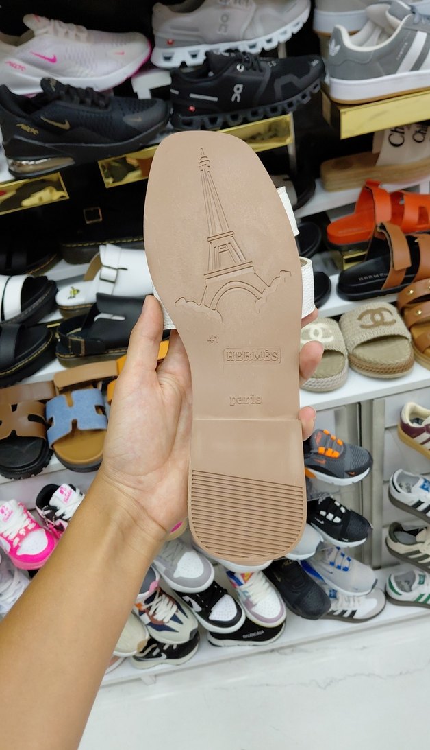 Beyaz Minimalist Yılan Desenli Topuklu Terlik - Görsel 5