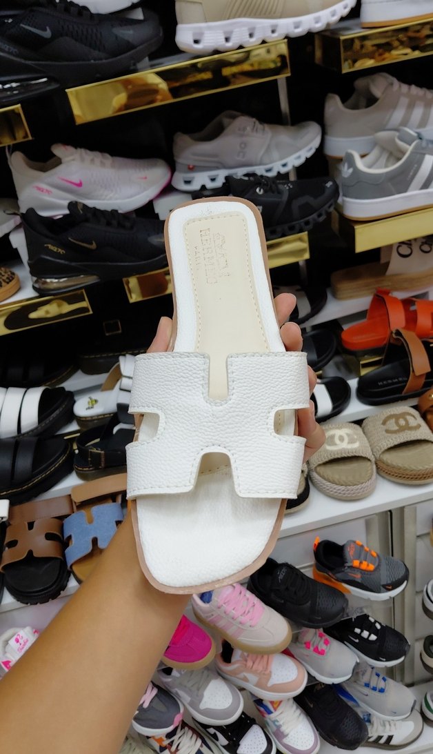 Beyaz Minimalist Yılan Desenli Topuklu Terlik - Görsel 2