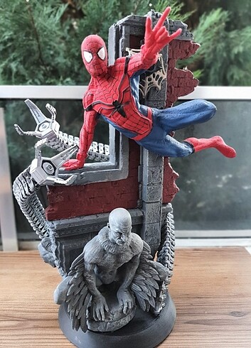 Spider-Man Diorama 45 cm