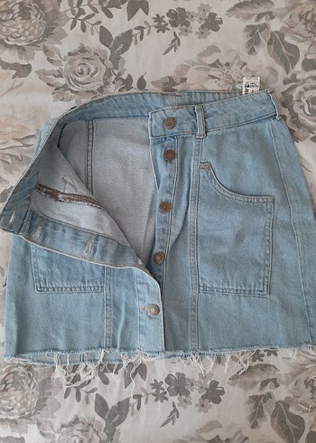 Düğmeli püsküllü mini kot etek - Görsel 2