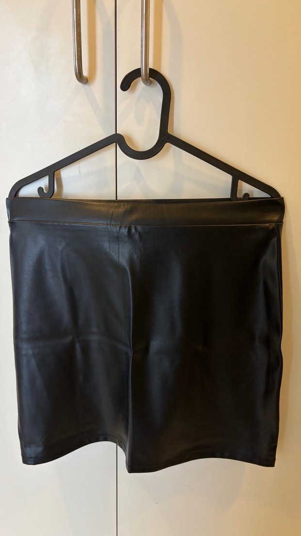 Deri Siyah Mini Etek Kemerli - Görsel 2