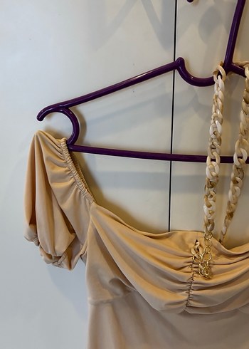 Zincir Detaylı Straplez Bej Bluz - Görsel 3