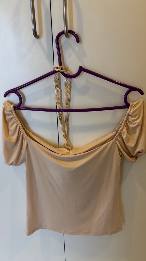 Zincir Detaylı Straplez Bej Bluz - Görsel 4