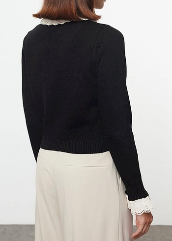 Düğmeli Siyah Triko Hırka Dantel Detaylı - Görsel 2