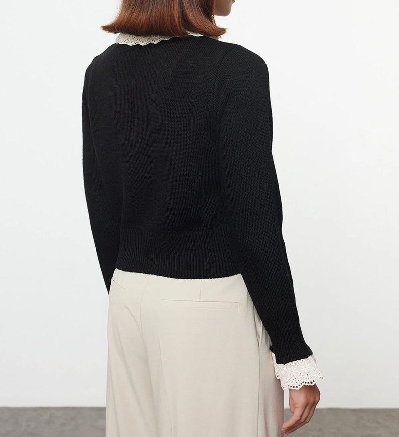 Düğmeli Siyah Triko Hırka Dantel Detaylı - Görsel 2