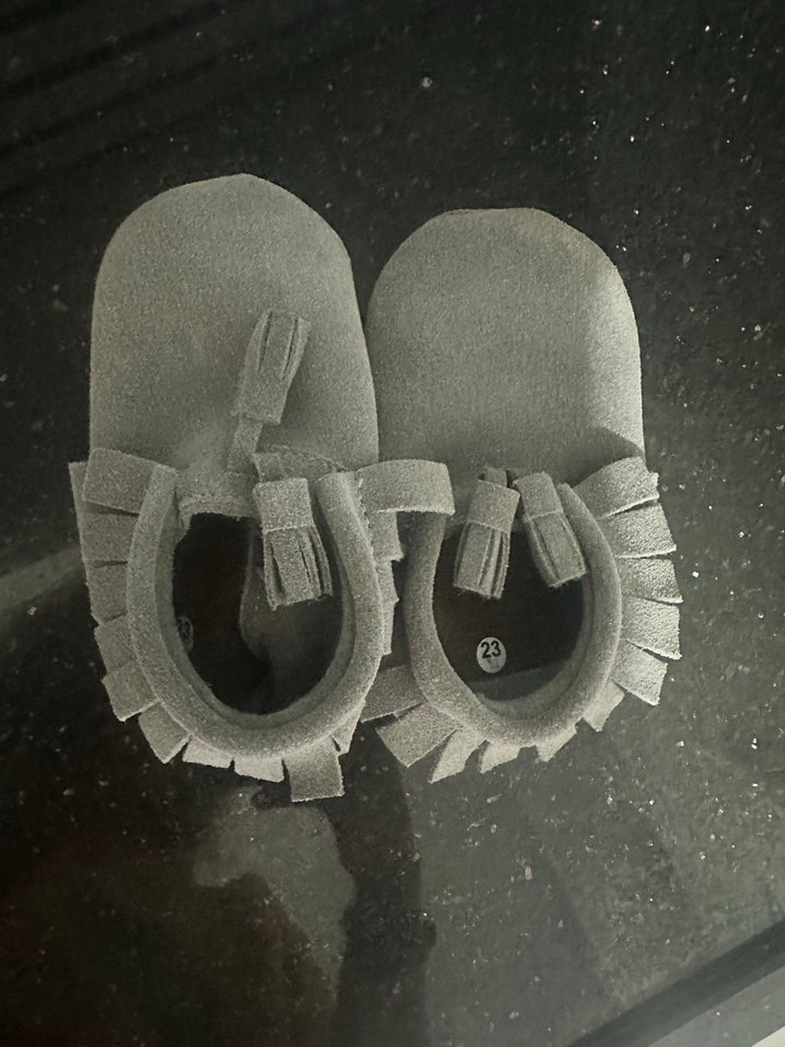 Yoyo Junior Hakiki Deri Gri Süet PonPon Detaylı Bebek Patik 23 - Görsel 3