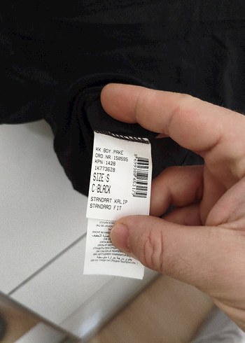 Kadın Siyah Payetli Baskılı Tişört - Görsel 4