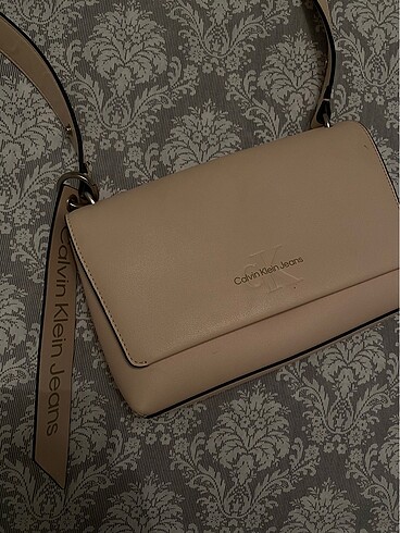 CALVIN KLEIN PUDRA ASKILI ÇANTA