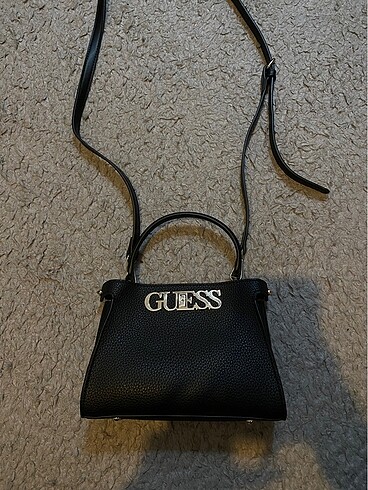 GUESS SİYAH MİNİ ÇANTA