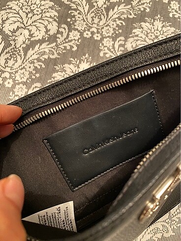 Beden siyah Renk CALVIN KLEIN SİYAH MİNİ ÇANTA