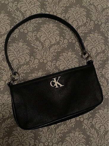CALVIN KLEIN SİYAH MİNİ ÇANTA