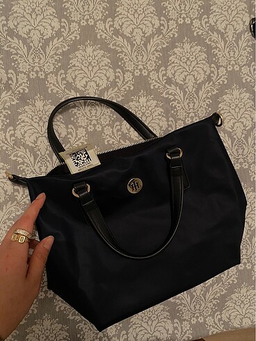 TOMMY HILFIGER LACİVERT ÇANTA