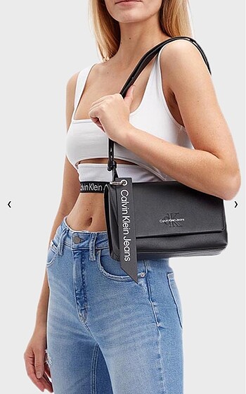  Beden siyah Renk CALVIN KLEIN ASKILI SİYAH ÇANTA