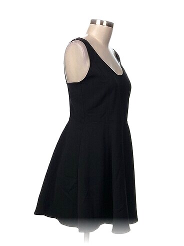 H&M H&M Kısa Elbise %70 İndirimli.