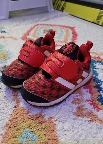 Adidas kırmızı spor ayakkabı örümcek adam 24 numara