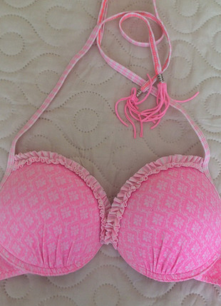 Pembe bikini üstü