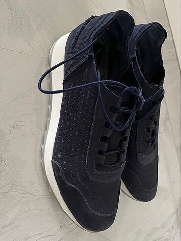 Desa sneaker