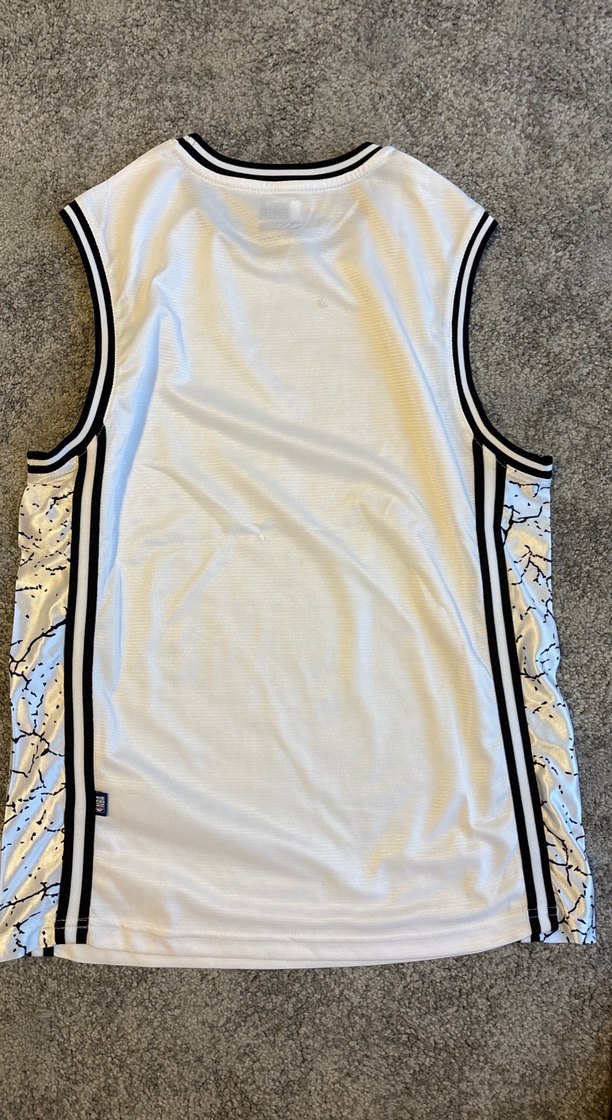 Erkek Beyaz Baskılı Kolsuz Basketbol Forması - Görsel 3