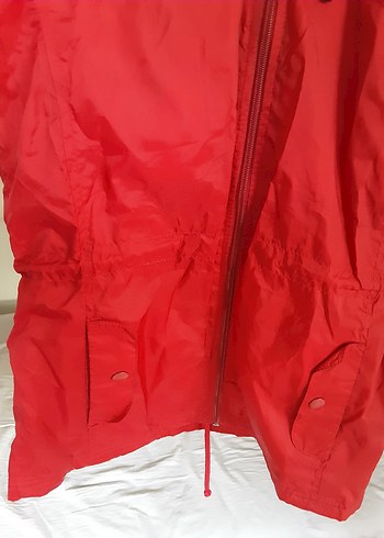 Kadın Kırmızı Fermuarlı yağmurluk - Görsel 4