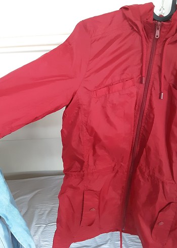 Kadın Kırmızı Fermuarlı yağmurluk - Görsel 3