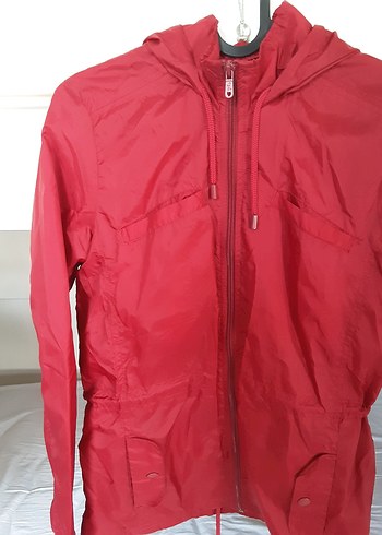 Kadın Kırmızı Fermuarlı yağmurluk - Görsel 2