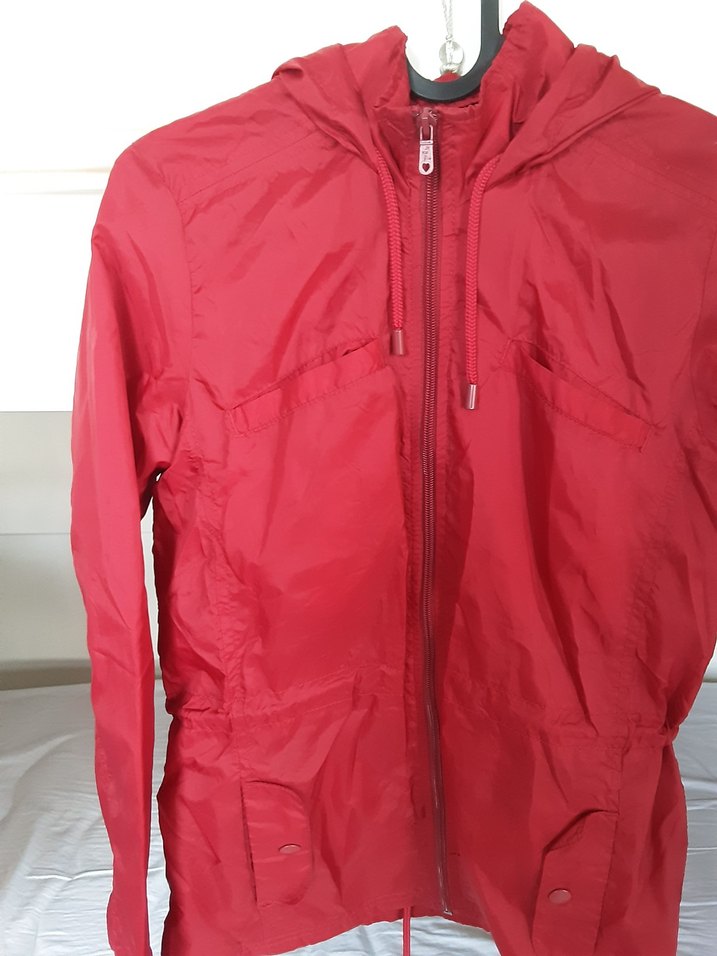 Kadın Kırmızı Fermuarlı yağmurluk - Görsel 2