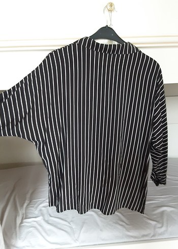 Siyah Beyaz Çizgili Düğmeli Kadın Gömlek - Görsel 3