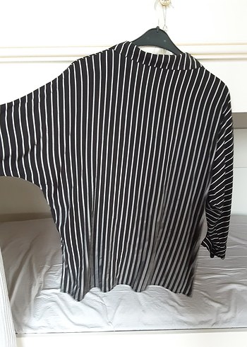 Siyah Beyaz Çizgili Düğmeli Kadın Gömlek - Görsel 4