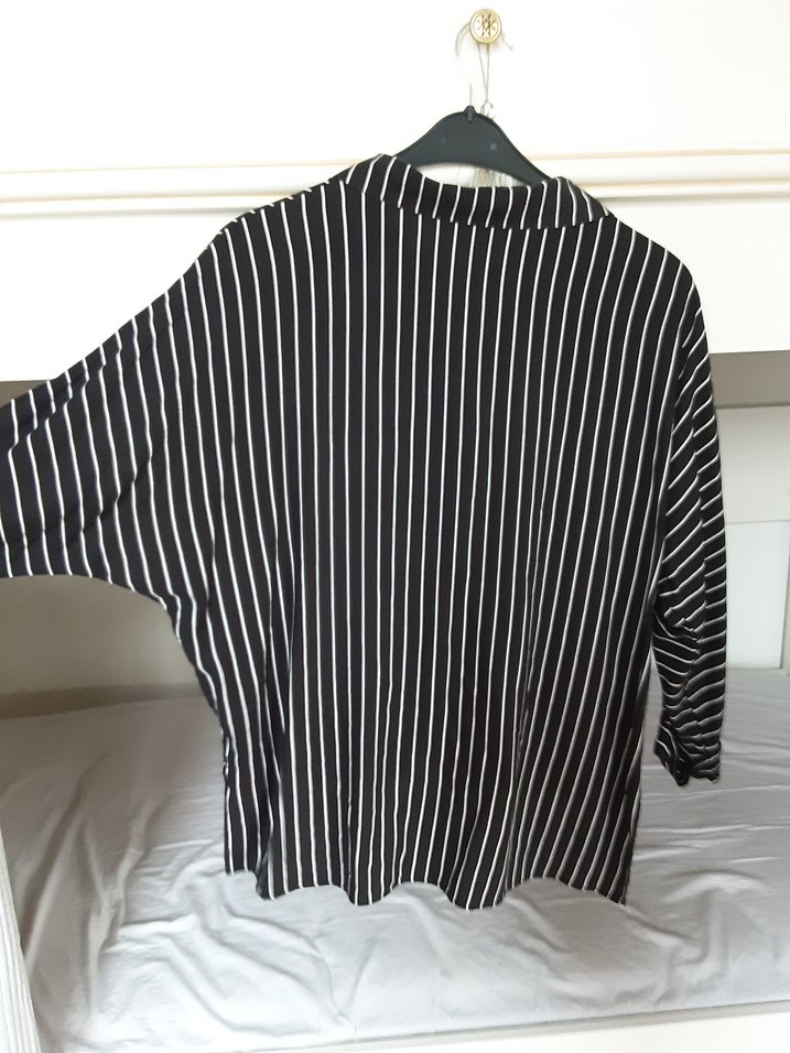 Siyah Beyaz Çizgili Düğmeli Kadın Gömlek - Görsel 3