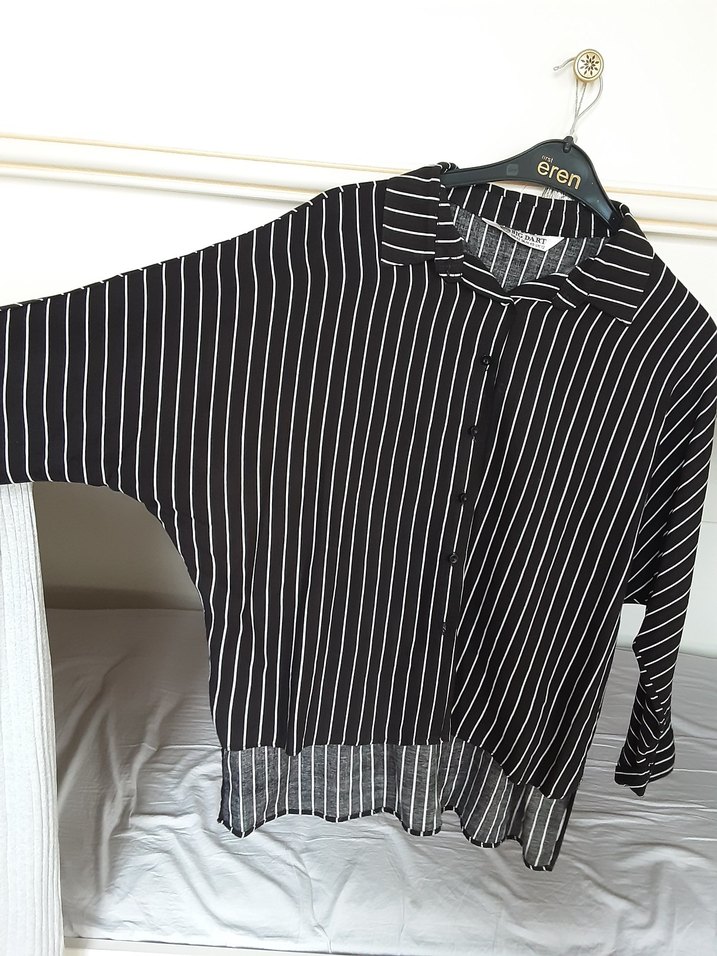 Siyah Beyaz Çizgili Düğmeli Kadın Gömlek - Görsel 2