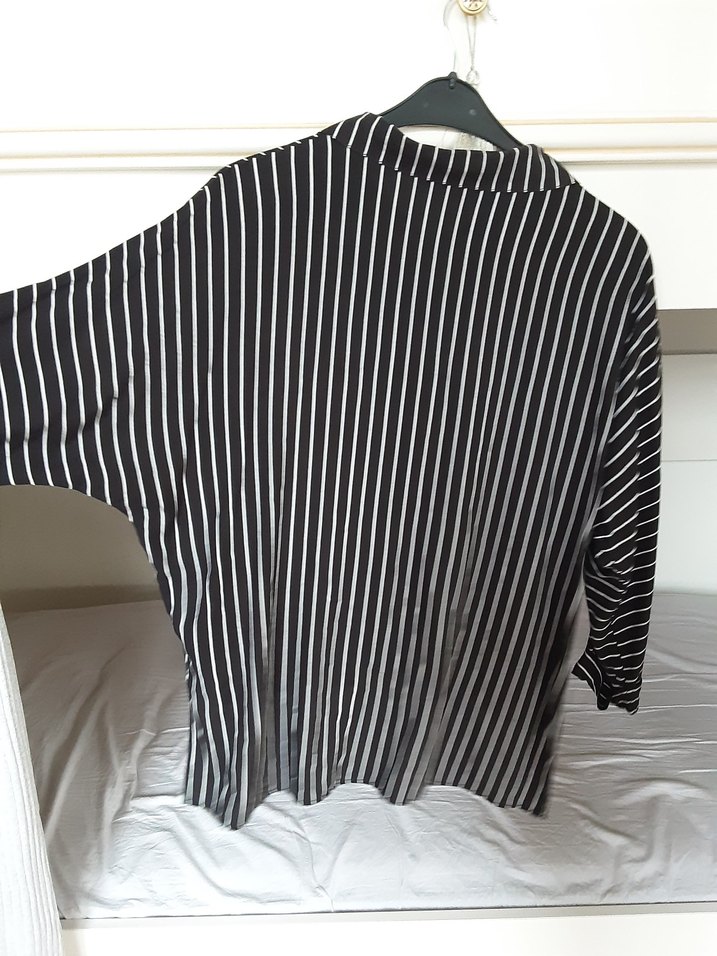 Siyah Beyaz Çizgili Düğmeli Kadın Gömlek - Görsel 4