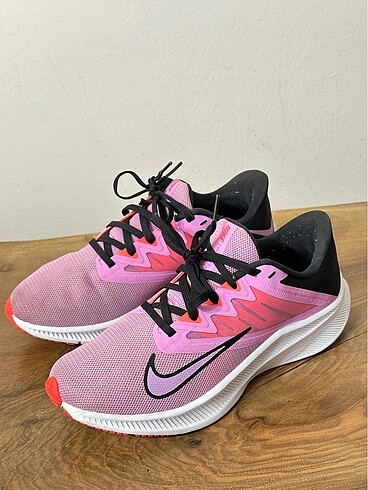 Nike Quest 3 yürüyüş koşu ayakkabısı