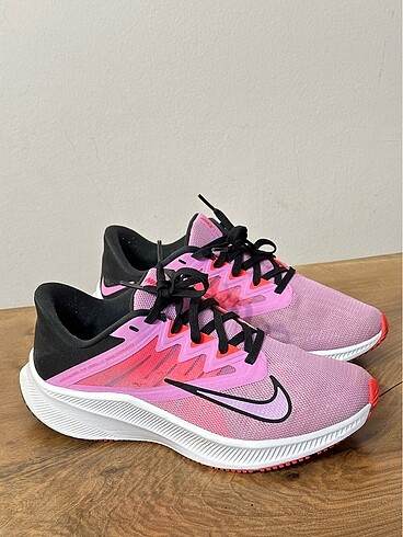40 Beden pembe Renk Nike Quest 3 yürüyüş koşu ayakkabısı