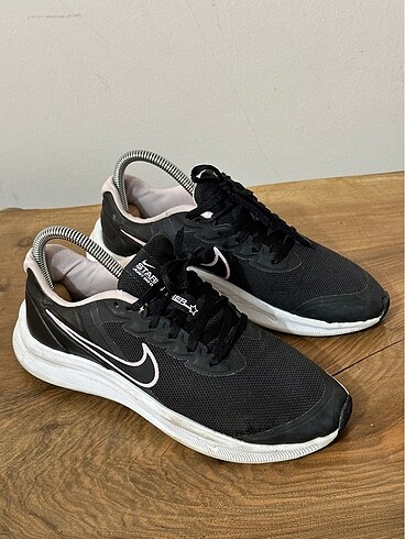 37,5 Beden Nike spor ayakkabı