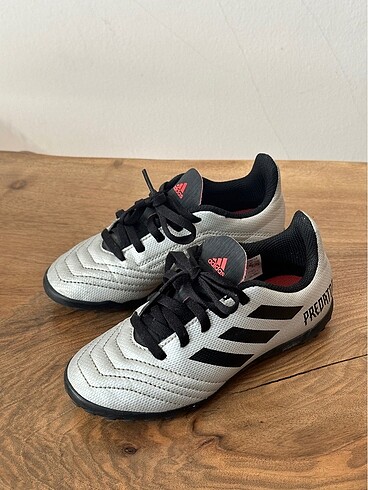 Adidas çocuk halı saha